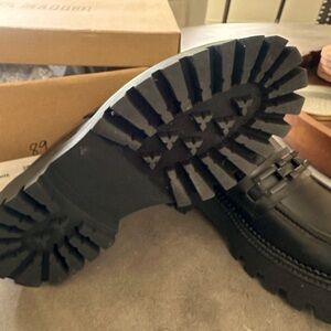 New women’s size 8 Steve Madden chunky loafers.